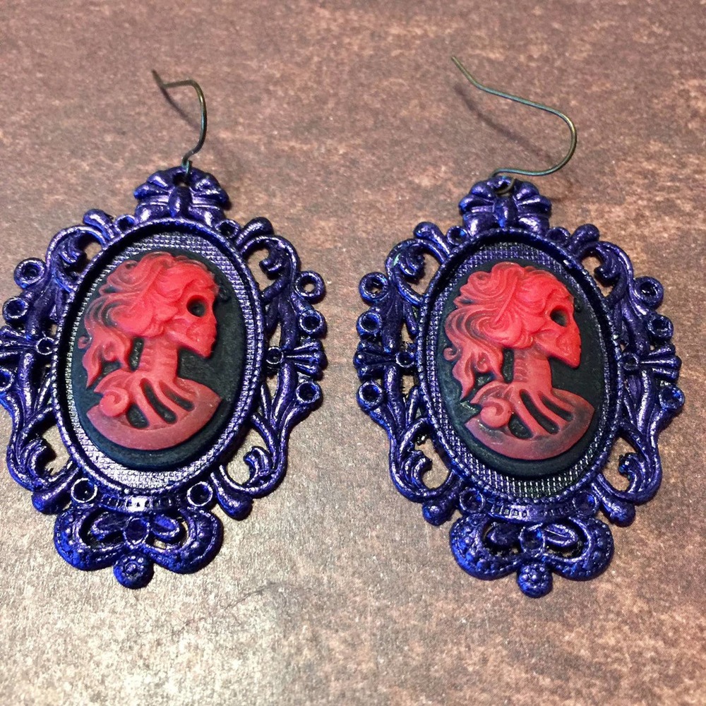 Handmade gothic lolita skull purple earrings - Picture 3 of 10